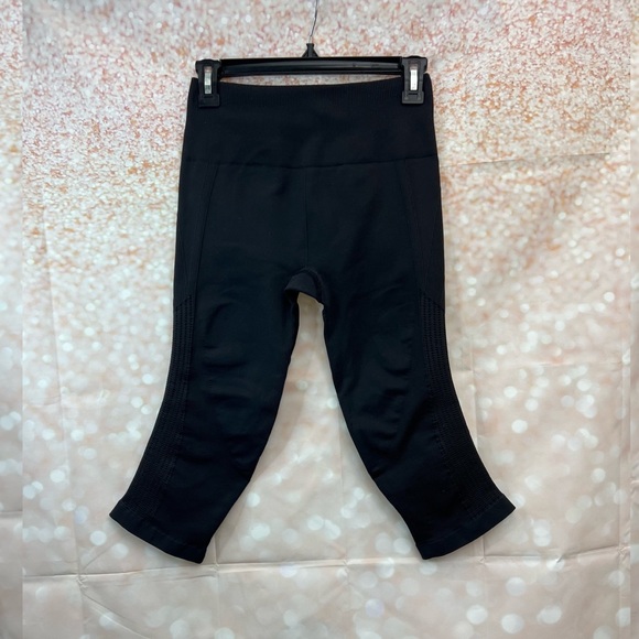 Lululemon In The Flow Crop II Leggings in Heathered Deep Coal - Picture 2 of 12